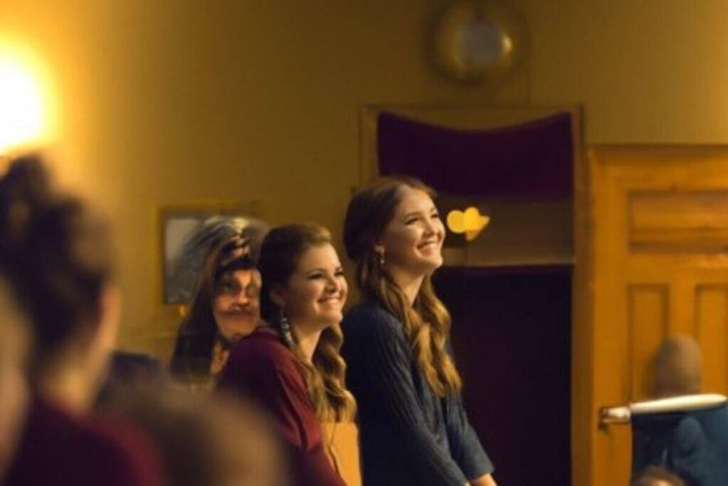 Deux femmes qui rient - image par Generated Photos