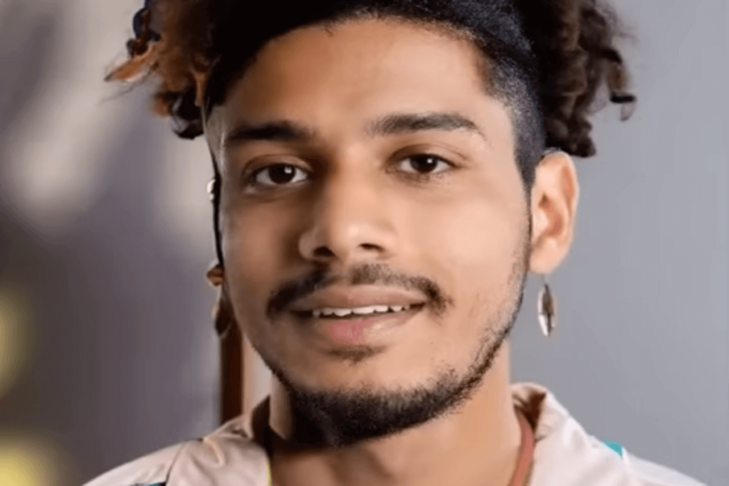 Portrait d'un homme au teint métissé qui sourit - image par Adobe Firefly